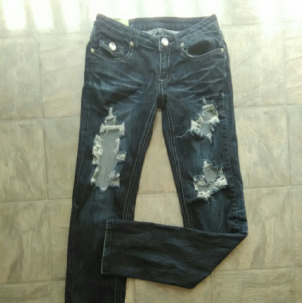 Distressed Dk Wash Jeans